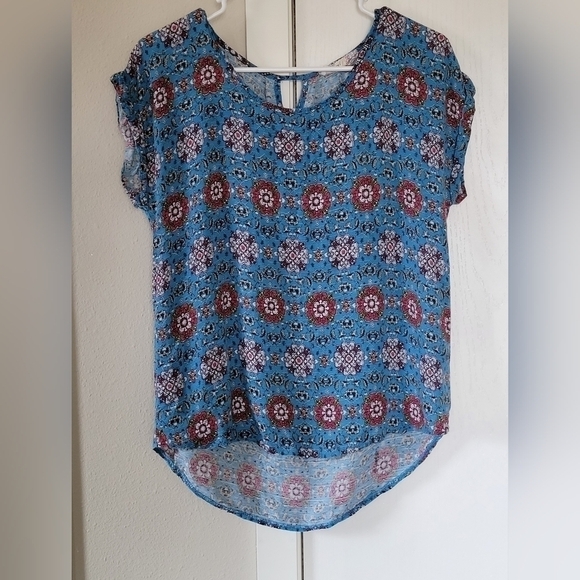 Pink Republic Short Sleeve Key Hole Tee - Picture 2 of 8